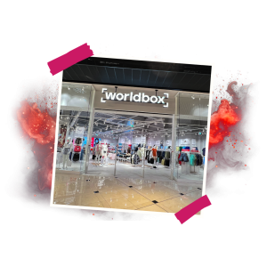 Obchod Worldbox s moderním interiérem a širokou nabídkou oblečení v nákupním centru Varyáda.