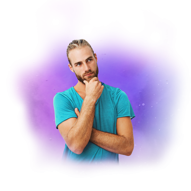 Muž v tyrkysovém tričku přemýšlí na fialovém a růžovém pozadí.