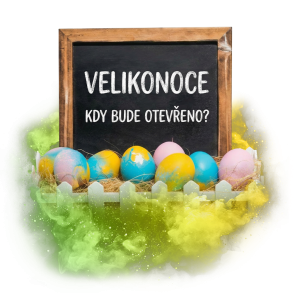 Tabule s nápisem "Velikonoce - kdy bude otevřeno?" obklopená barevnými velikonočními vajíčky v dekorativním košíku.