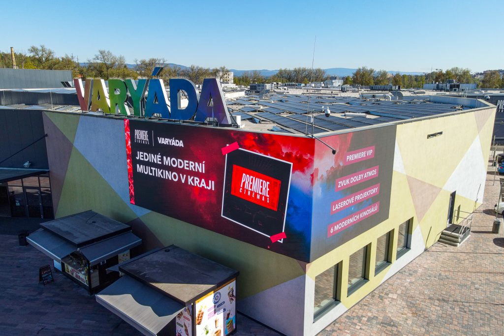 Nákupní centrum Varyáda s instalovanou solární elektrárnou na střeše