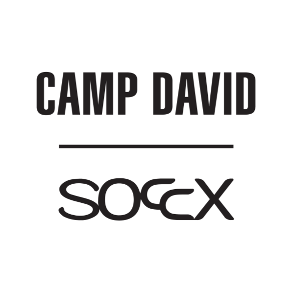 Camp David a Soccx loga nad sebou na bílém pozadí